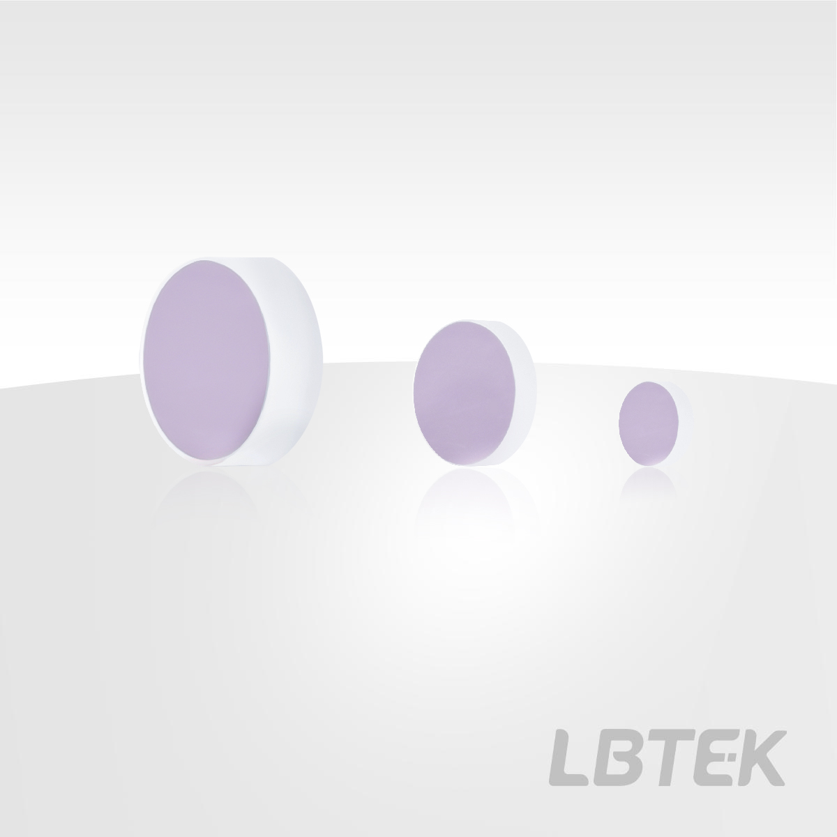 Polarization-Maintaining Dielectric Mirror